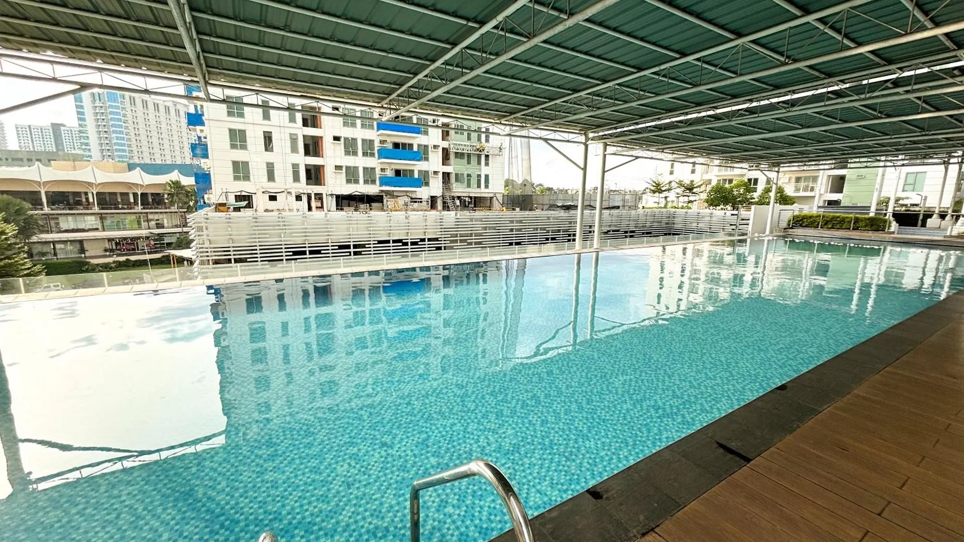 Abreeza Place Cozy Condo Davao City Filipinler